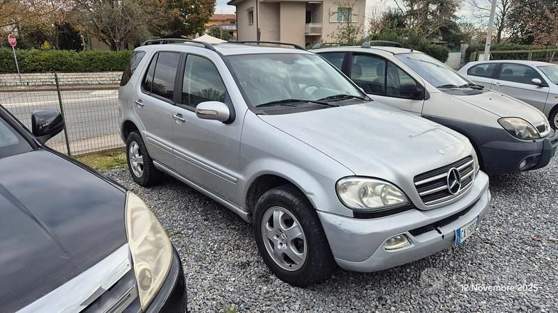 Usata Mercedes ML270 163 CV (119 kW) 2002 Grigio SUV