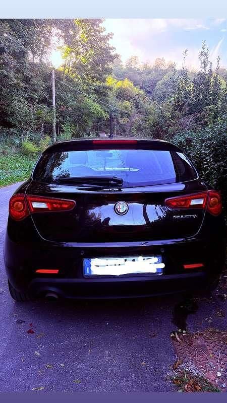 Nero Usata 2017 Alfa Romeo Giulietta Distinctive Due volumi | 9900 € (Buon prezzo) - Immagine 1/4