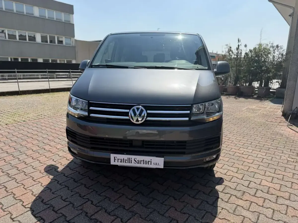 Usata VW Caravelle 150 CV (110 kW) 2018 Grigio Furgone