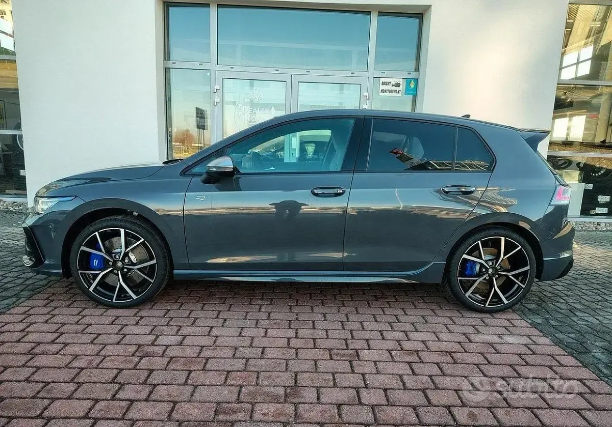Nuova VW Golf VIII R 333 CV (244 kW) 2026 Grigio Berlina