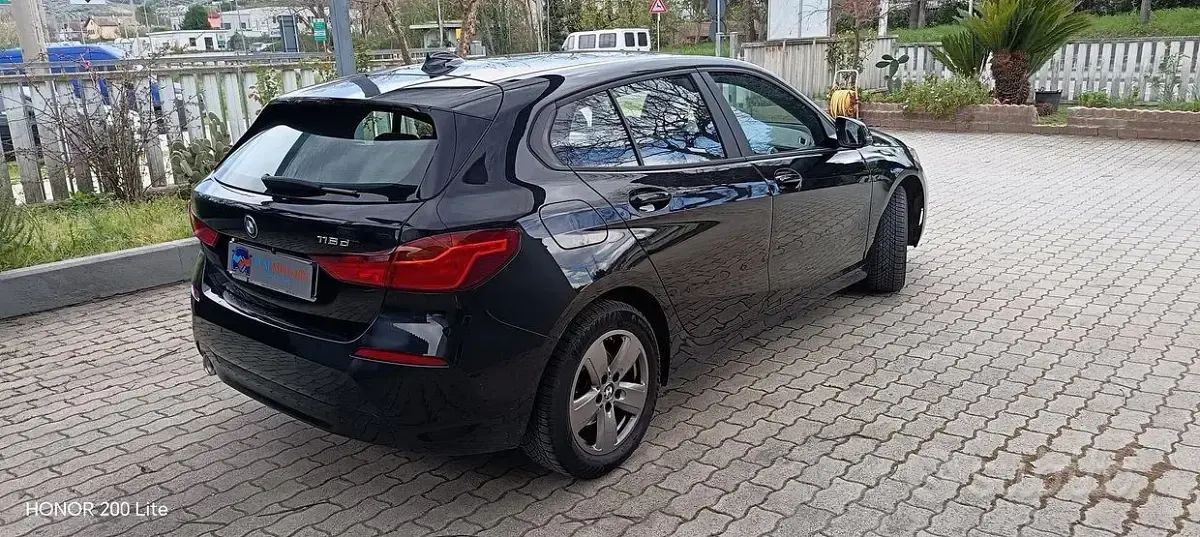 Usado BMW 116 Advantage 116 CV (85 kW) 2022 Negro Utilitario
