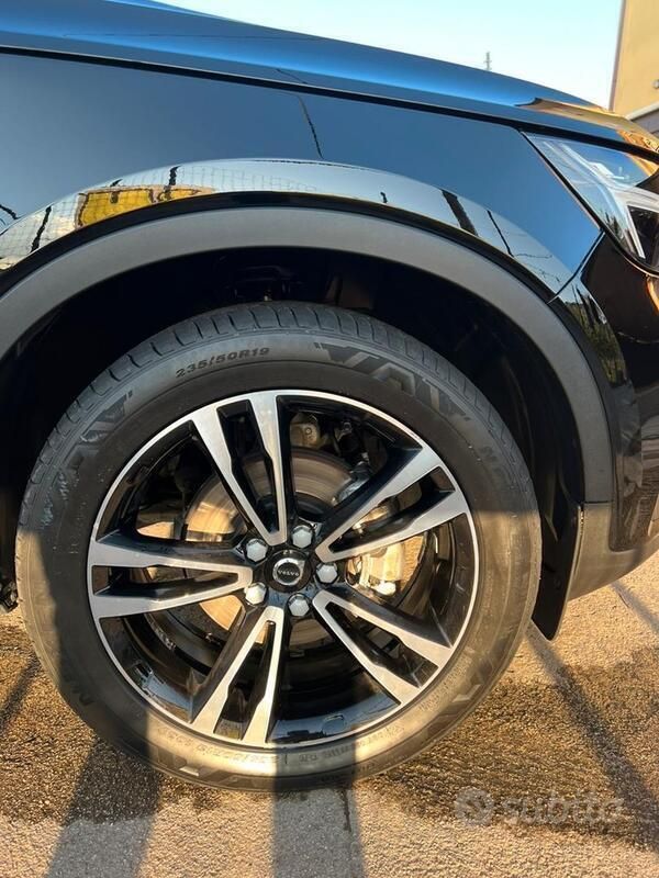 Usata Volvo XC40 129 CV (94 kW) 2022 Nero SUV