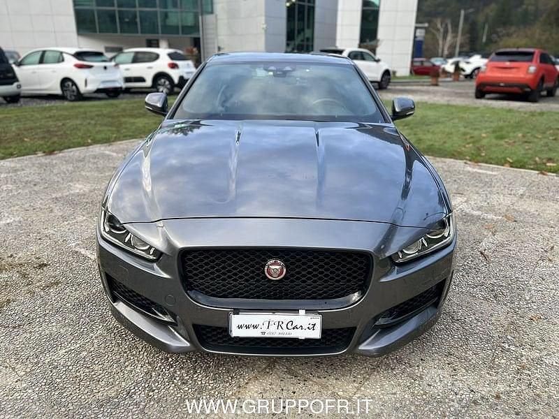 Usata Jaguar XE R-Sport 180 CV (132 kW) 2018 Grigio Berlina