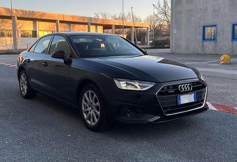 Usata Audi A4 Ambiente 190 CV (139 kW) 2019 Nero mhytos metallizzato Berlina