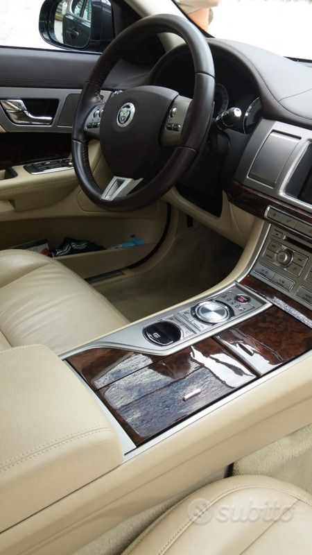 Usata Jaguar XF Premium Luxury 300 CV (220 kW) 2011 Grigio Berlina