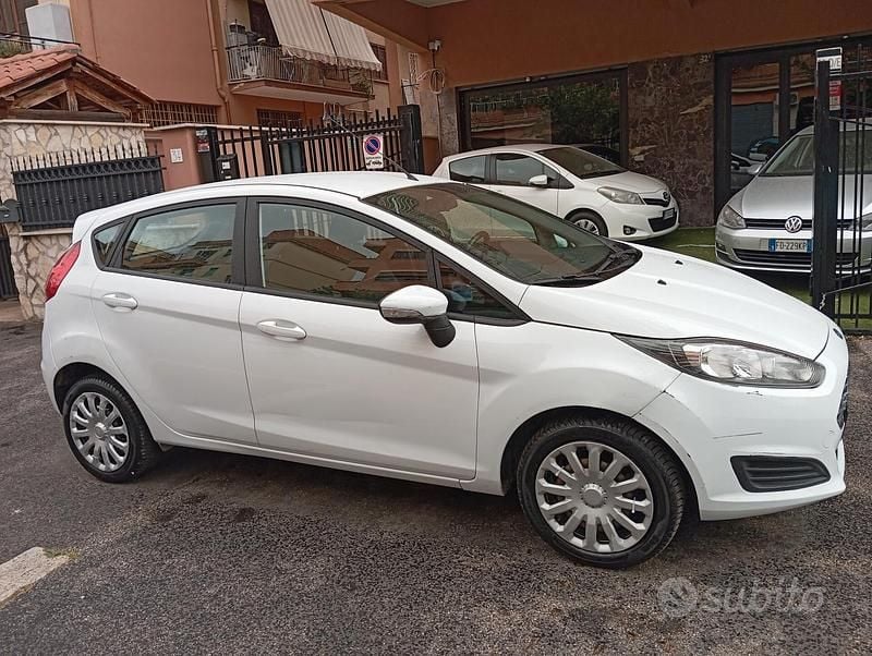 Usata Ford Fiesta 95 CV (69 kW) 2016 Bianco Berlina