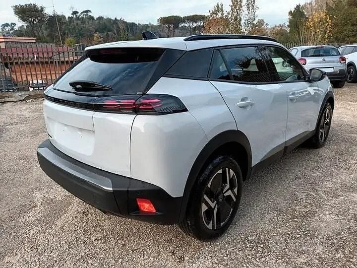 Usata Peugeot 2008 Allure 101 CV (74 kW) 2025 Bianco SUV