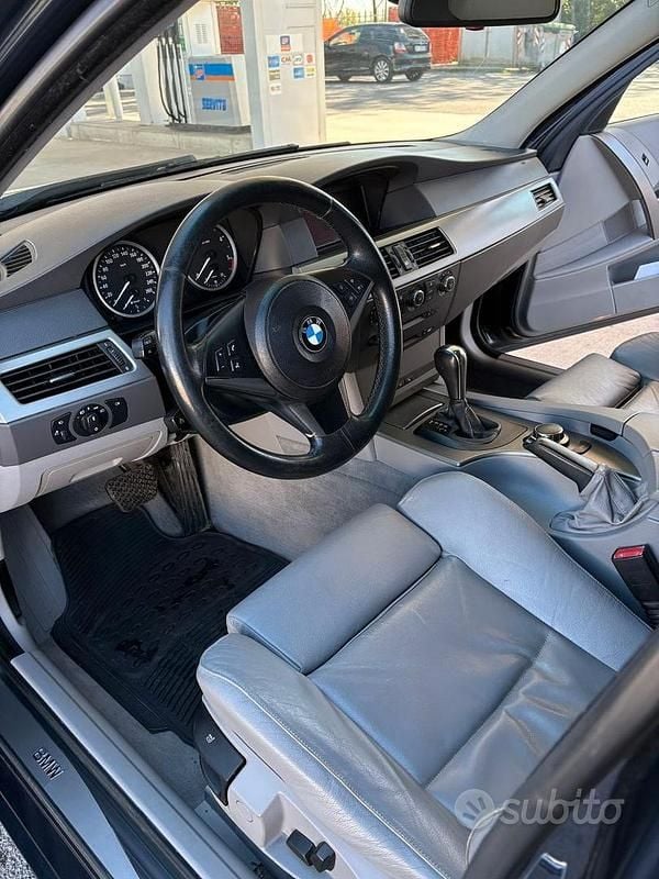 Usata BMW 525 Luxury Line 177 CV (130 kW) 2006 Blu Station wagon