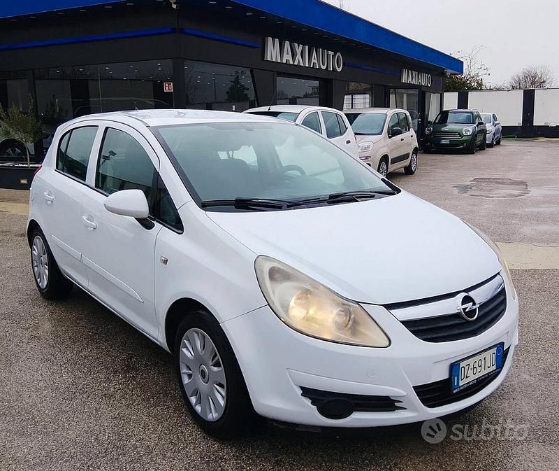 Usata Opel Corsa 74 CV (54 kW) 2009 Bianco Utilitaria