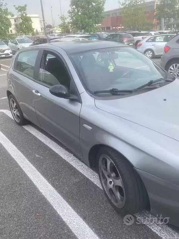 Usata Alfa Romeo 147 2006 Grigio Utilitaria