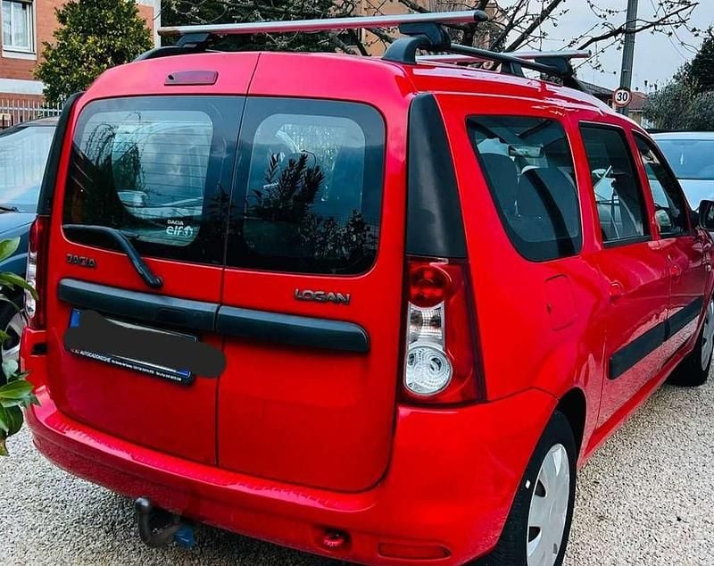Usata Dacia Logan MCV Lauréate 84 CV (61 kW) 2011 Rosso Station wagon