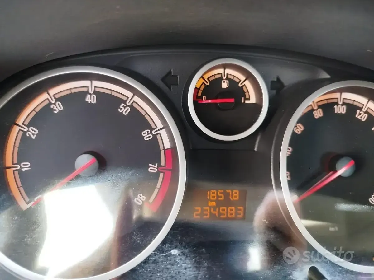 Usata Opel Corsa 80 CV (58 kW) 2007 Nero Utilitaria