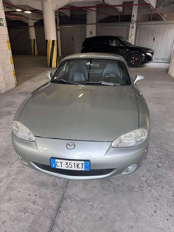 Usata Mazda MX5 110 CV (80 kW) 2003 Argento Cabrio