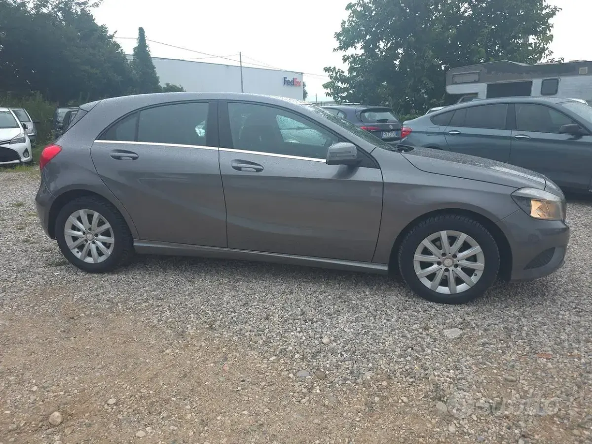 Usata Mercedes A180 Night 109 CV (80 kW) 2015 Grigio Utilitaria