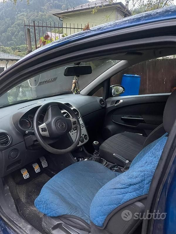 Usata 2008 Opel Corsa Tre volumi | 250 € (Super prezzo) - Immagine 1/4