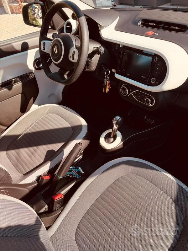 Usata Renault Twingo Zen 60 kW (82 CV) 2021 Nero Utilitaria