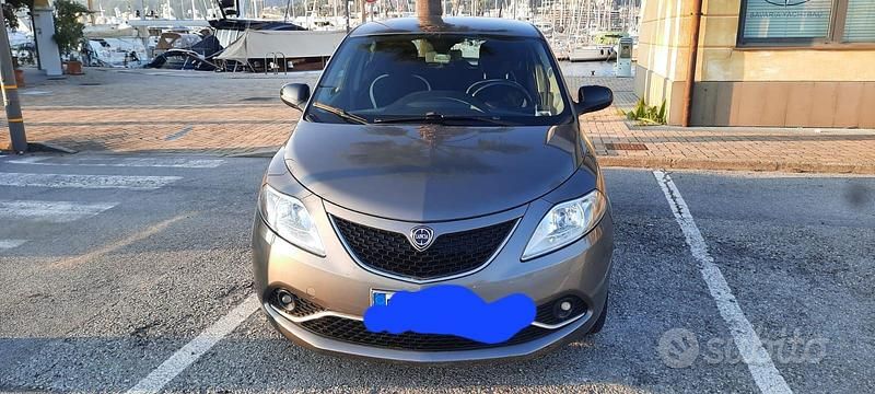 Usata Lancia Ypsilon 80 CV (58 kW) 2016 Grigio Utilitaria
