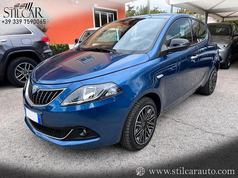 Usata Lancia Ypsilon Gold 70 CV (51 kW) 2022 Blu Utilitaria