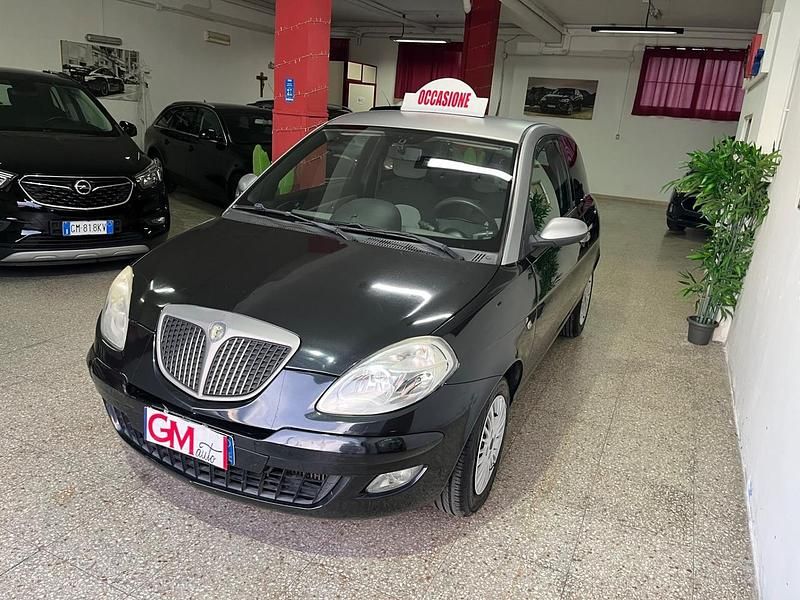 Usata Lancia Ypsilon 70 CV (51 kW) 2004 Nero Utilitaria