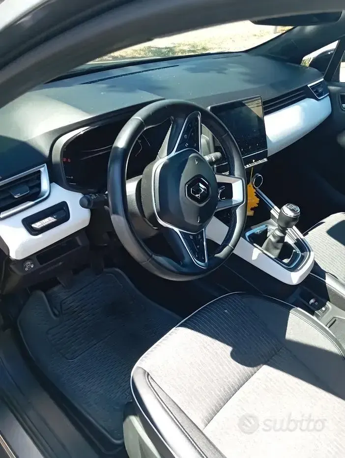 Usata Renault Clio 101 CV (74 kW) 2023 Utilitaria