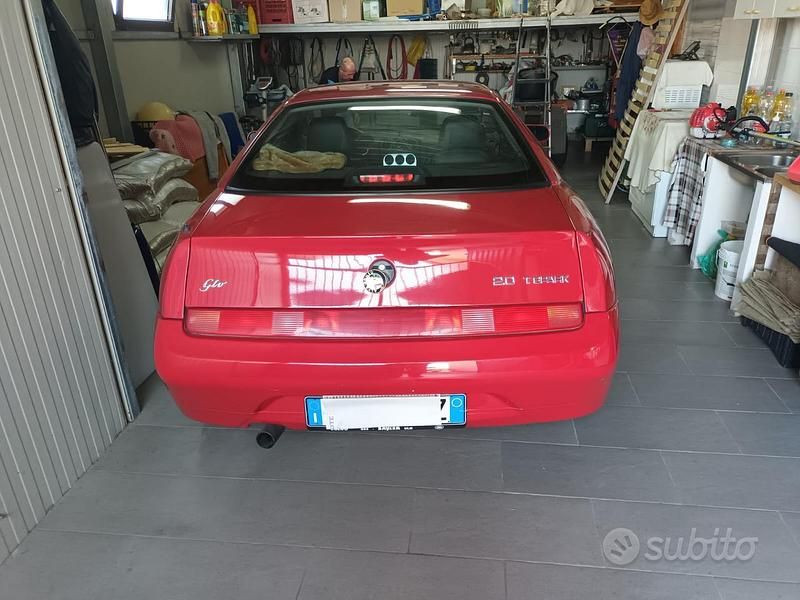 Usata Alfa Romeo GTV 150 CV (110 kW) 1998 Rosso Coupé