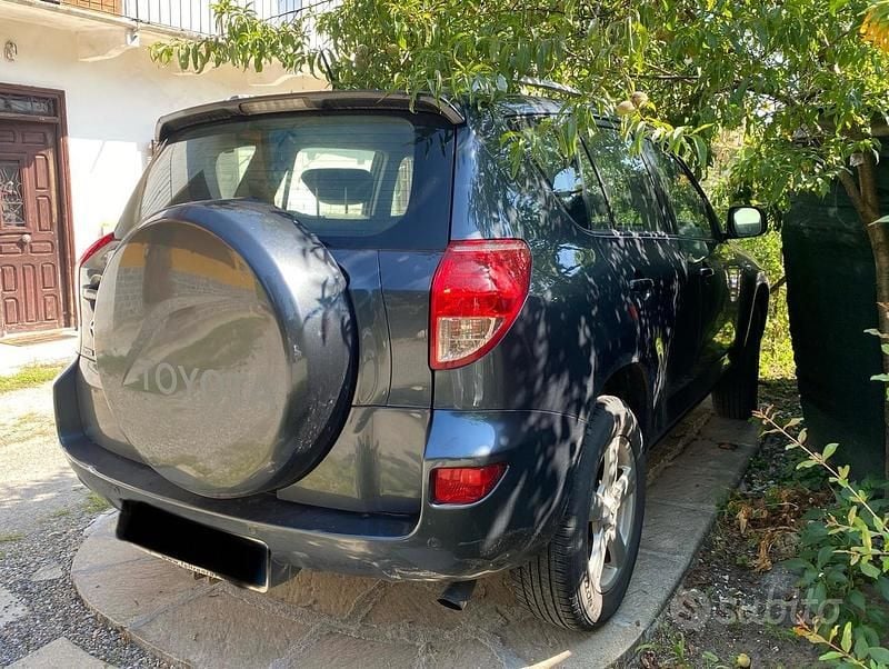 Usata Toyota RAV4 128 CV (94 kW) 2006 Blu SUV