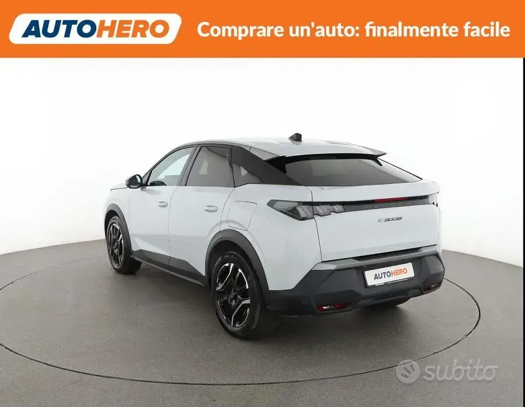 Usata Peugeot e-3008 Allure 103 kW (141 CV) 2024 Bianco SUV