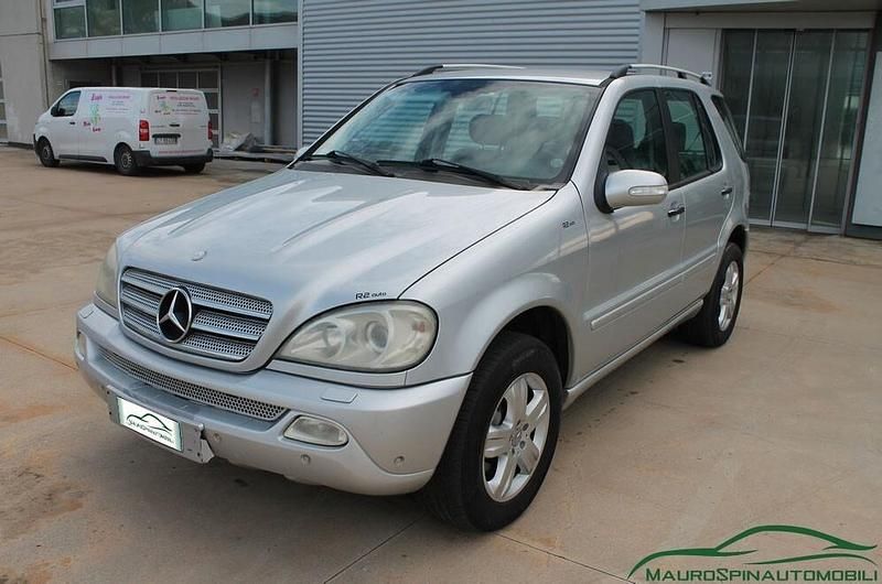 Usata Mercedes ML270 163 CV (119 kW) 2005 Argento SUV