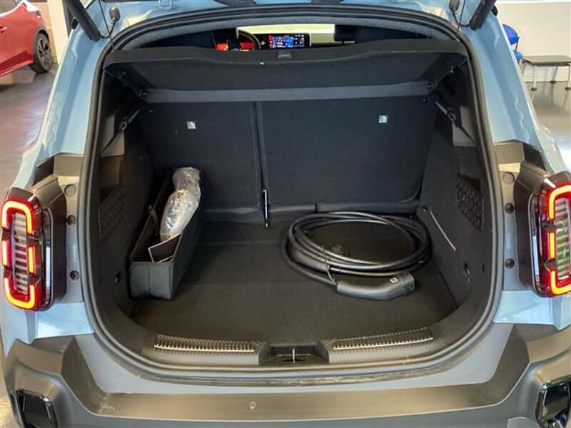 Nuova Renault 4 E-Tech Iconic 2025 Blu chiaro SUV