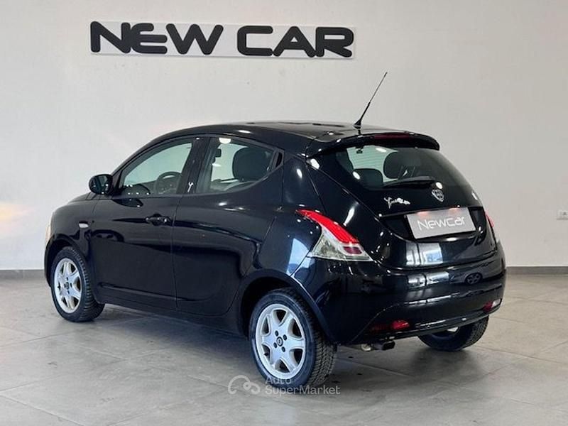 Usata Lancia Ypsilon Gold 69 CV (50 kW) 2014 Nero Utilitaria
