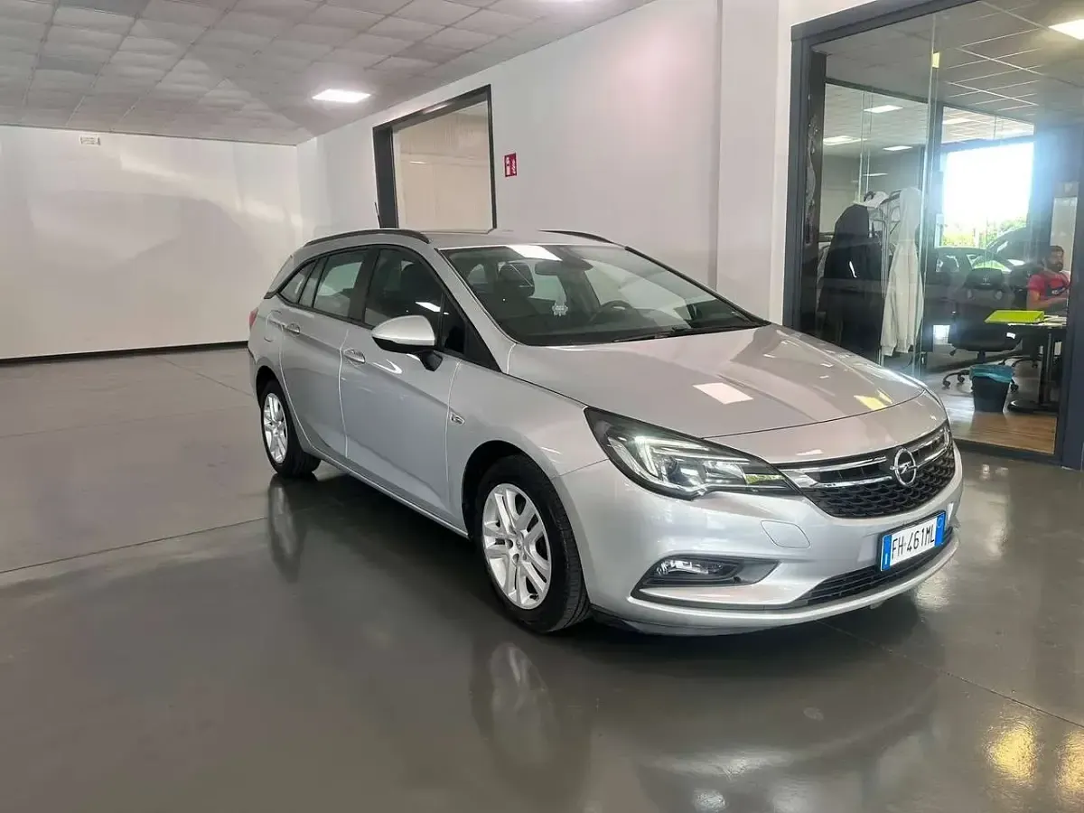 Usata Opel Astra Innovation 136 CV (100 kW) 2017 Argento Station wagon