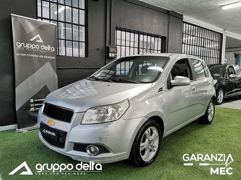 Argento Usata 2009 Chevrolet Aveo LS Tre volumi | 2990 € (Molto cara) - Immagine 1/4