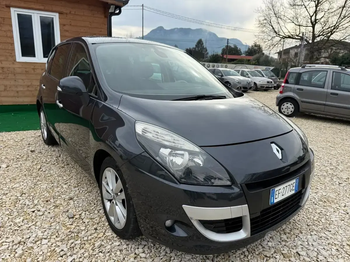 Usata Renault Scénic III 110 CV (80 kW) 2011 Grigio Monovolume