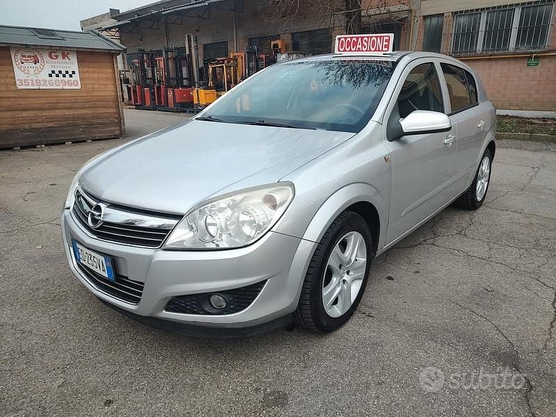 Usata Opel Astra Cosmo 116 CV (85 kW) 2010 Grigio Station wagon