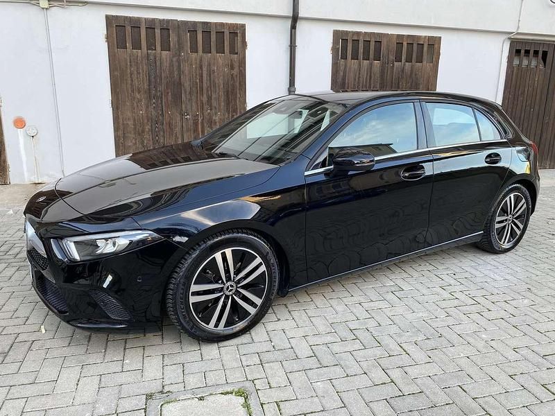 Met Usata 2020 Mercedes A180 Business Tre volumi | 21.800 € (Buon prezzo) - Immagine 1/4