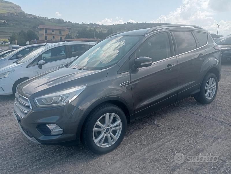 Usata Ford Kuga S 120 CV (88 kW) 2018 Grigio SUV