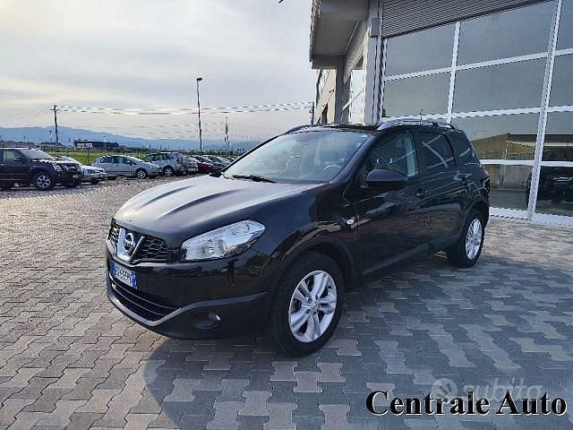 Nero metallizzato Usata 2013 Nissan Qashqai +2 Tekna SUV | 11.000 € (Molto cara) - Immagine 1/4