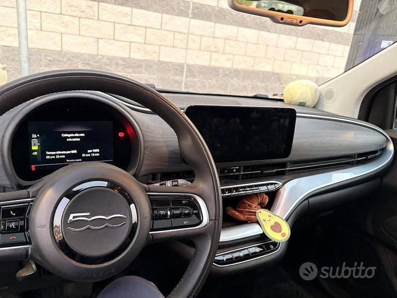 Nero Usata 2021 Fiat 500e Icon Tre volumi | 10.500 € (Super prezzo) - Immagine 1/4