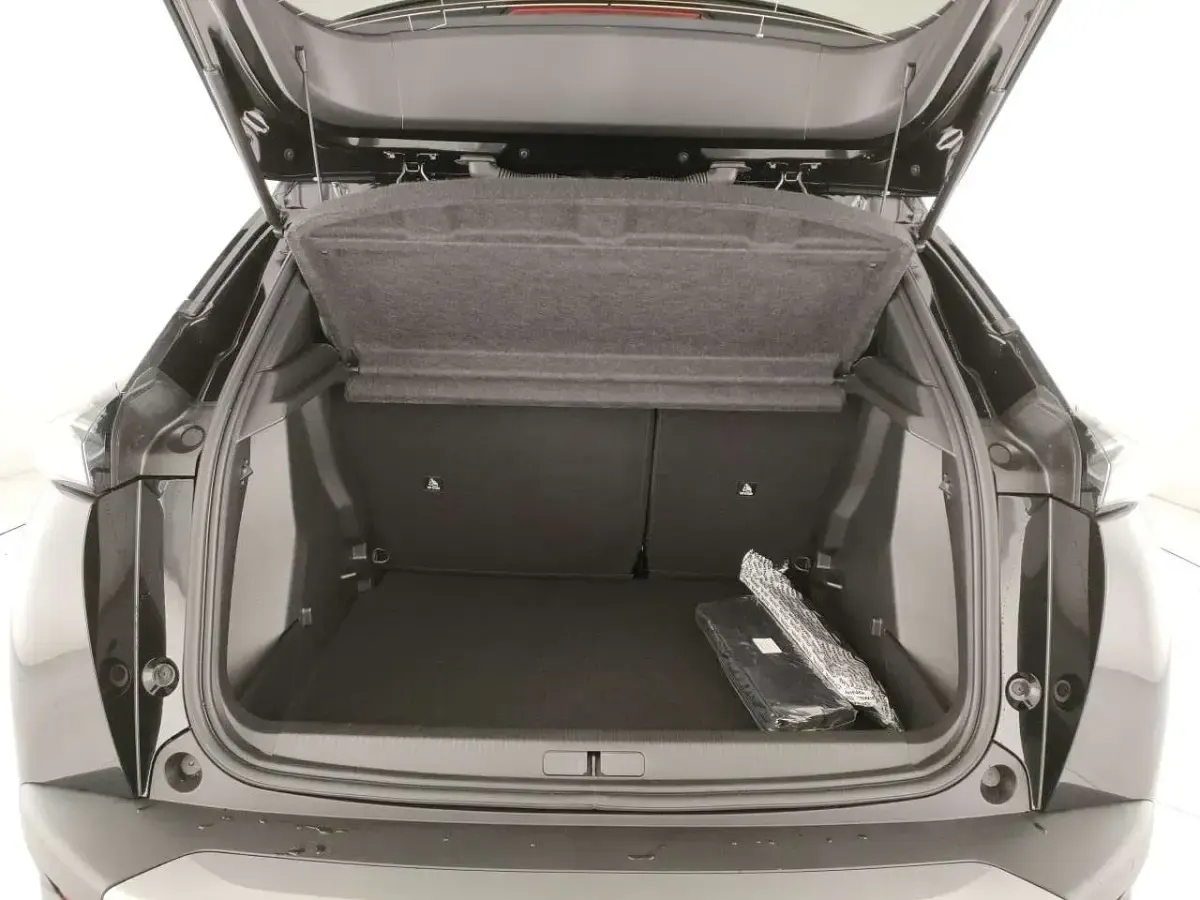 Nuova Peugeot 2008 Allure 101 CV (74 kW) 2025 Nero perla SUV