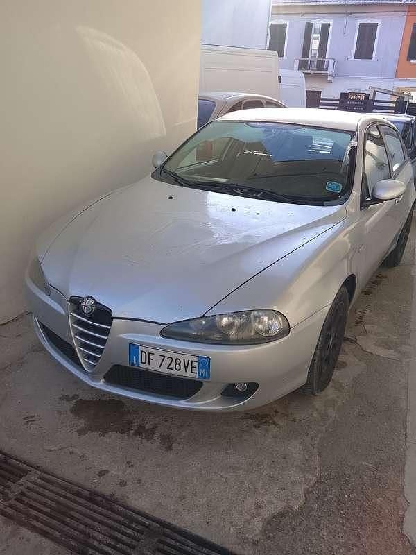 Grigio Usata 2006 Alfa Romeo 147 Distinctive Utilitaria | 1250 € (Super prezzo) - Immagine 1/4