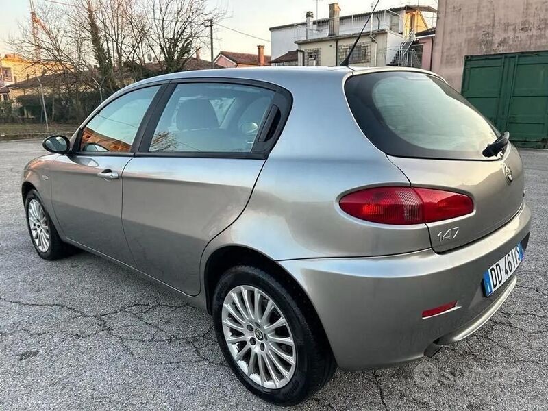 Usato 2006 Alfa Romeo 147 1.6 Benzin 105 CV (1.950 €)