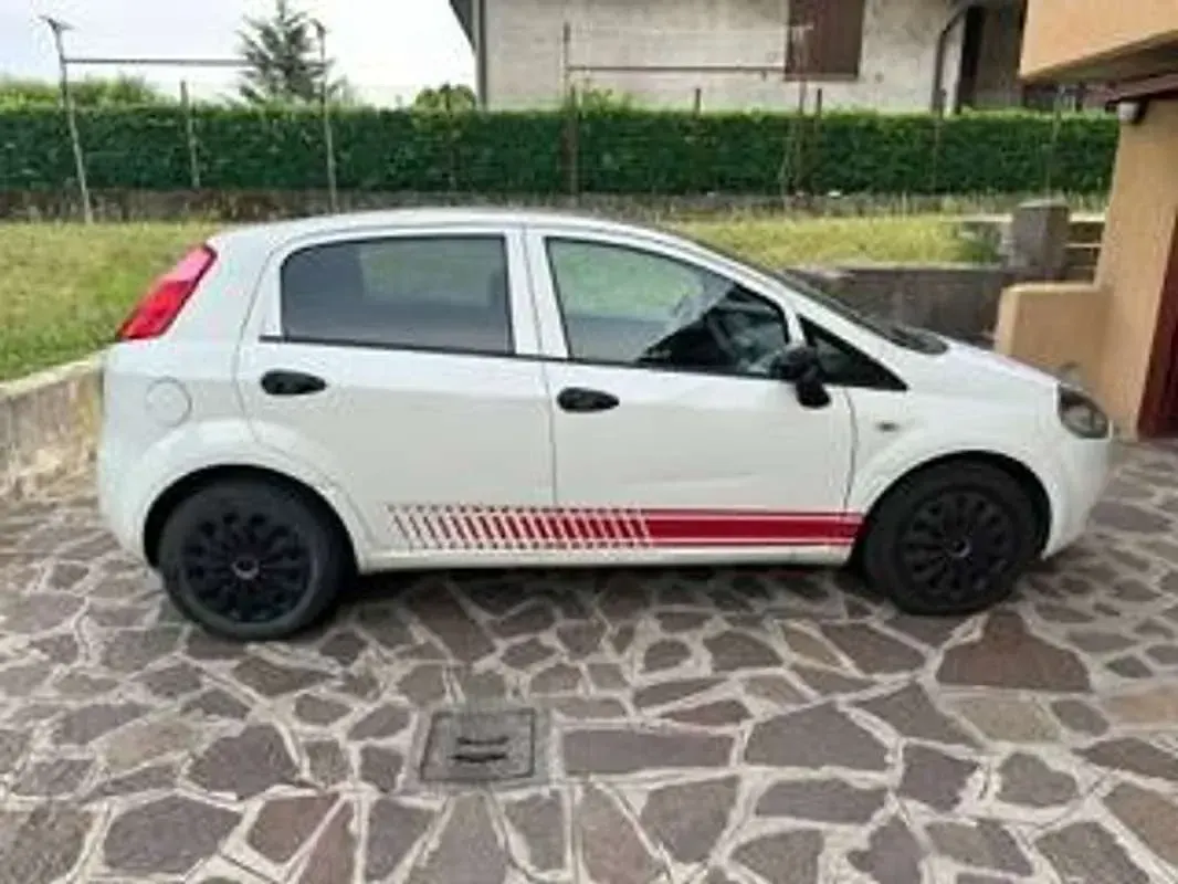 Usata Fiat Grande Punto S 75 CV (55 kW) 2010 Bianco Utilitaria