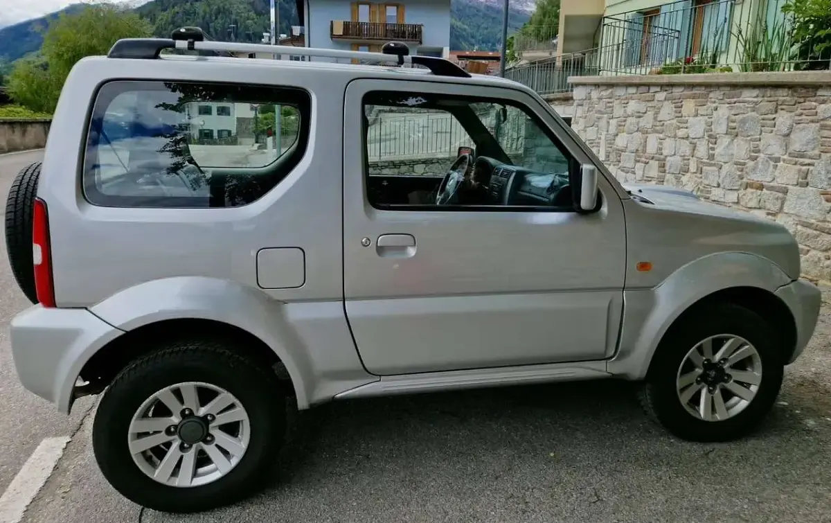 Occasion Suzuki Jimny 86 PK (63 kW) 2010 Zilver SUV