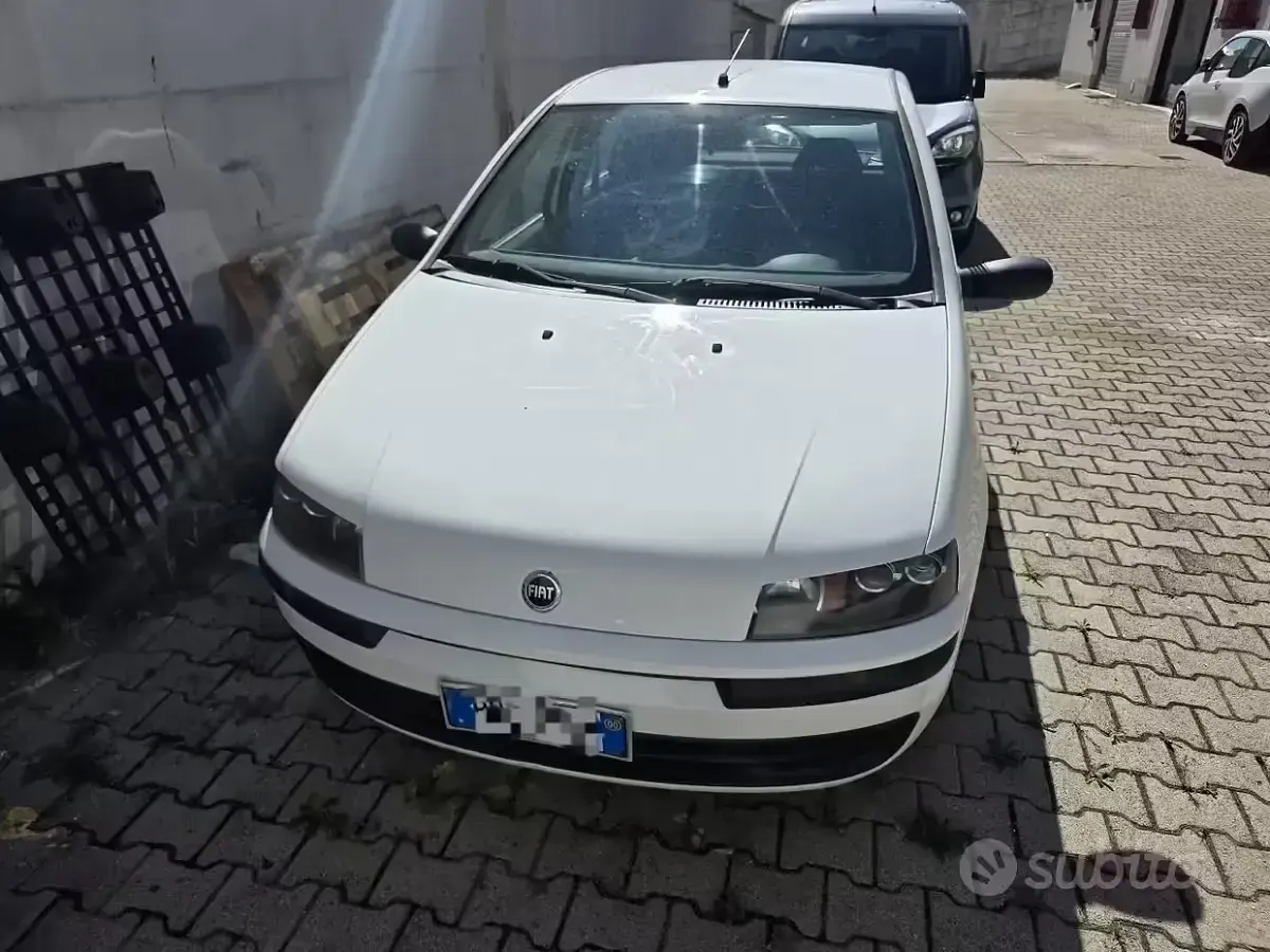 Begagnad Fiat Punto 80 HK (58 kW) 2000 Vit Halvkombi