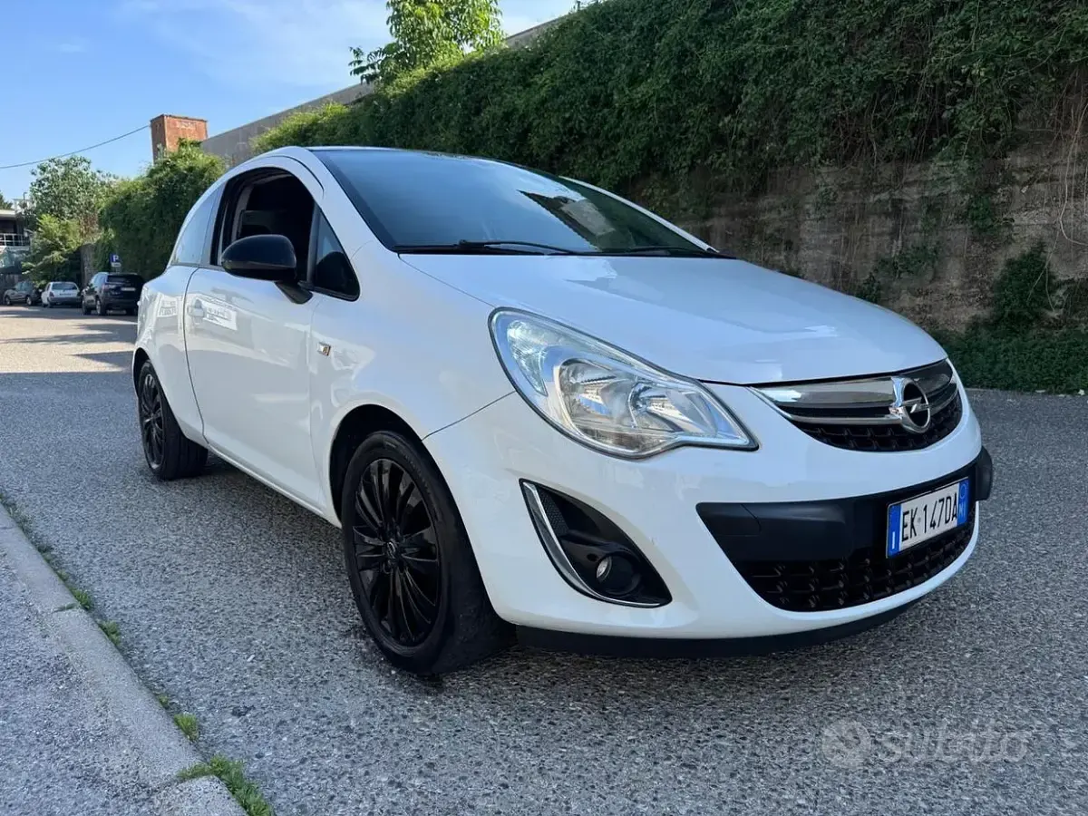 Usata Opel Corsa 86 CV (63 kW) 2011 Bianco Utilitaria