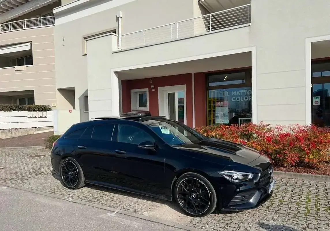 Usata Mercedes CLA200 Shooting Brake Night 150 CV (110 kW) 2020 Nero Station wagon