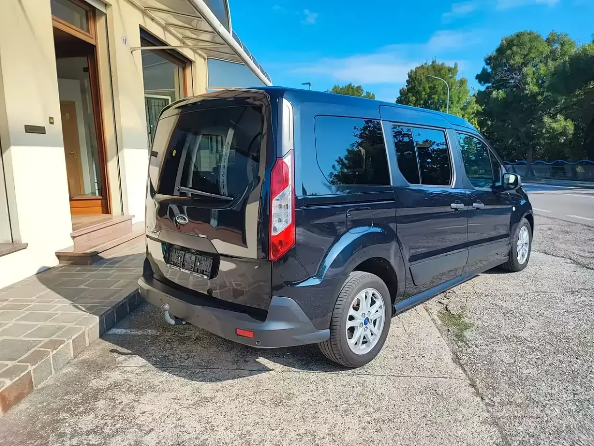 Usata Ford Tourneo 120 CV (88 kW) 2020 Nero Monovolume