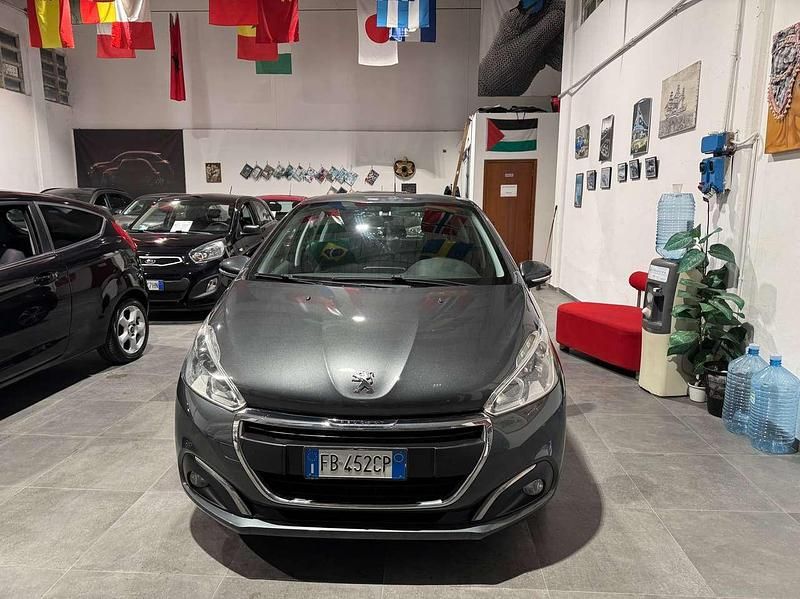 Canna di fucile Usata 2015 Peugeot 208 Active Due volumi | 7500 € (Buon prezzo) - Immagine 1/4