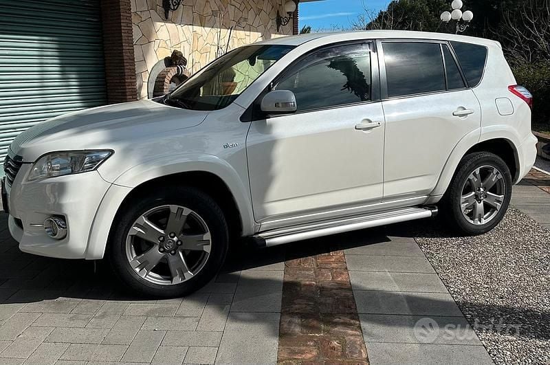 Usata Toyota RAV4 150 CV (110 kW) 2011 SUV