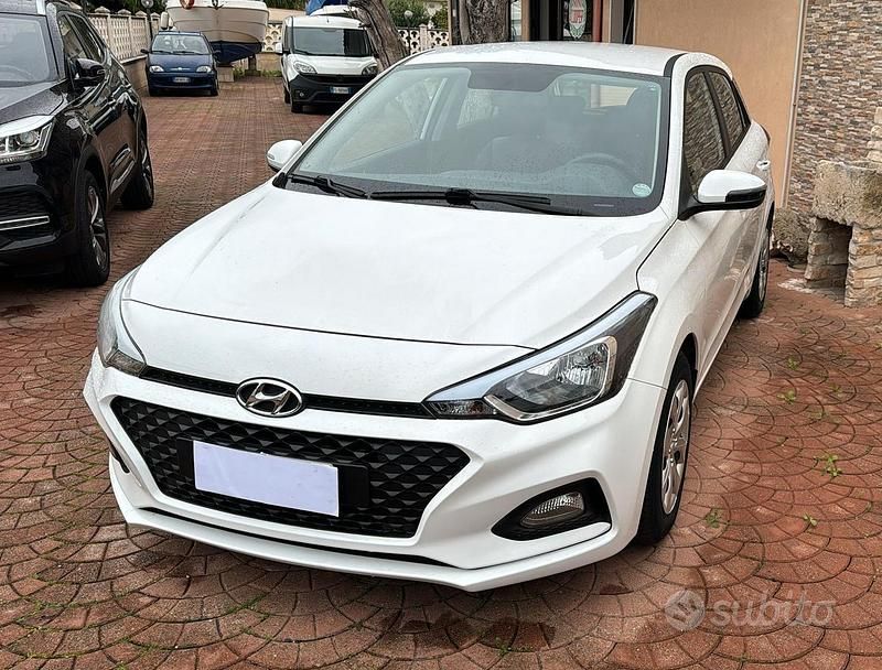 Bianco Usata 2019 Hyundai i20 Tre volumi | 8900 € (Ottimo prezzo) - Immagine 1/4